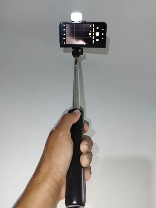 bastão de selfie e tripe para celular - Foto 2