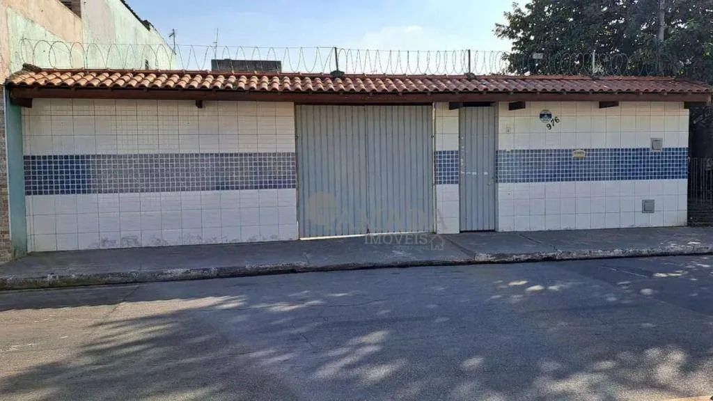 Casa à venda com 3 quartos, 3 salas, 2 cozinhas, 1 despensa, 4 banheiros