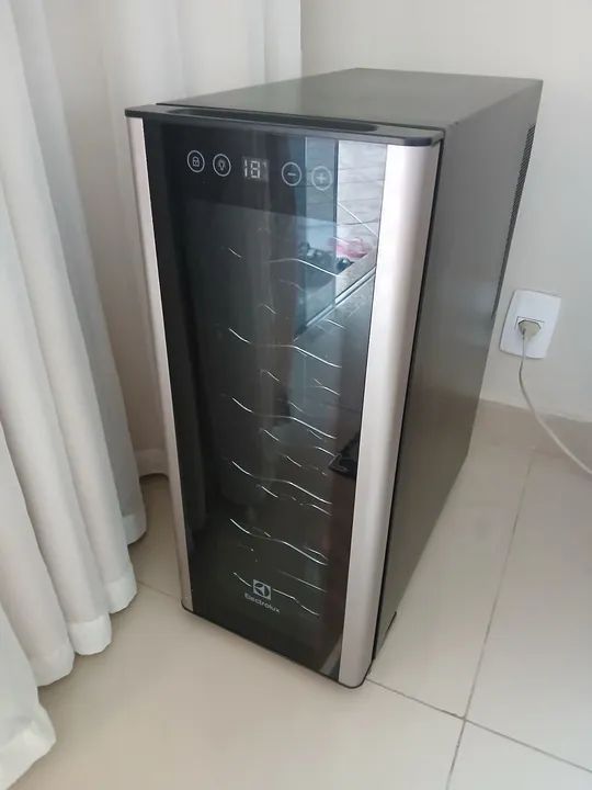 Adega climatizada Electrolux 12garrafas - Foto 4