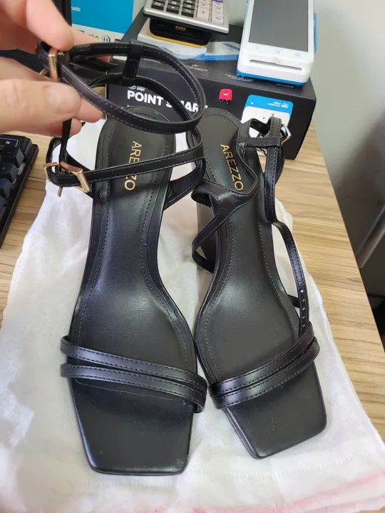 VENDO LINDA SANDALIA AREZZO