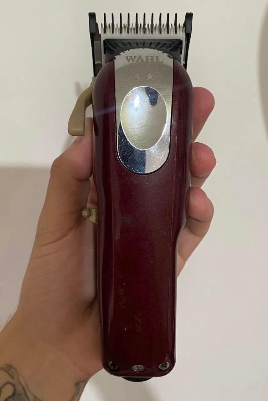 Máquina de Cortar Cabelo Wahl + tesoura dentada+ máquina acabamento