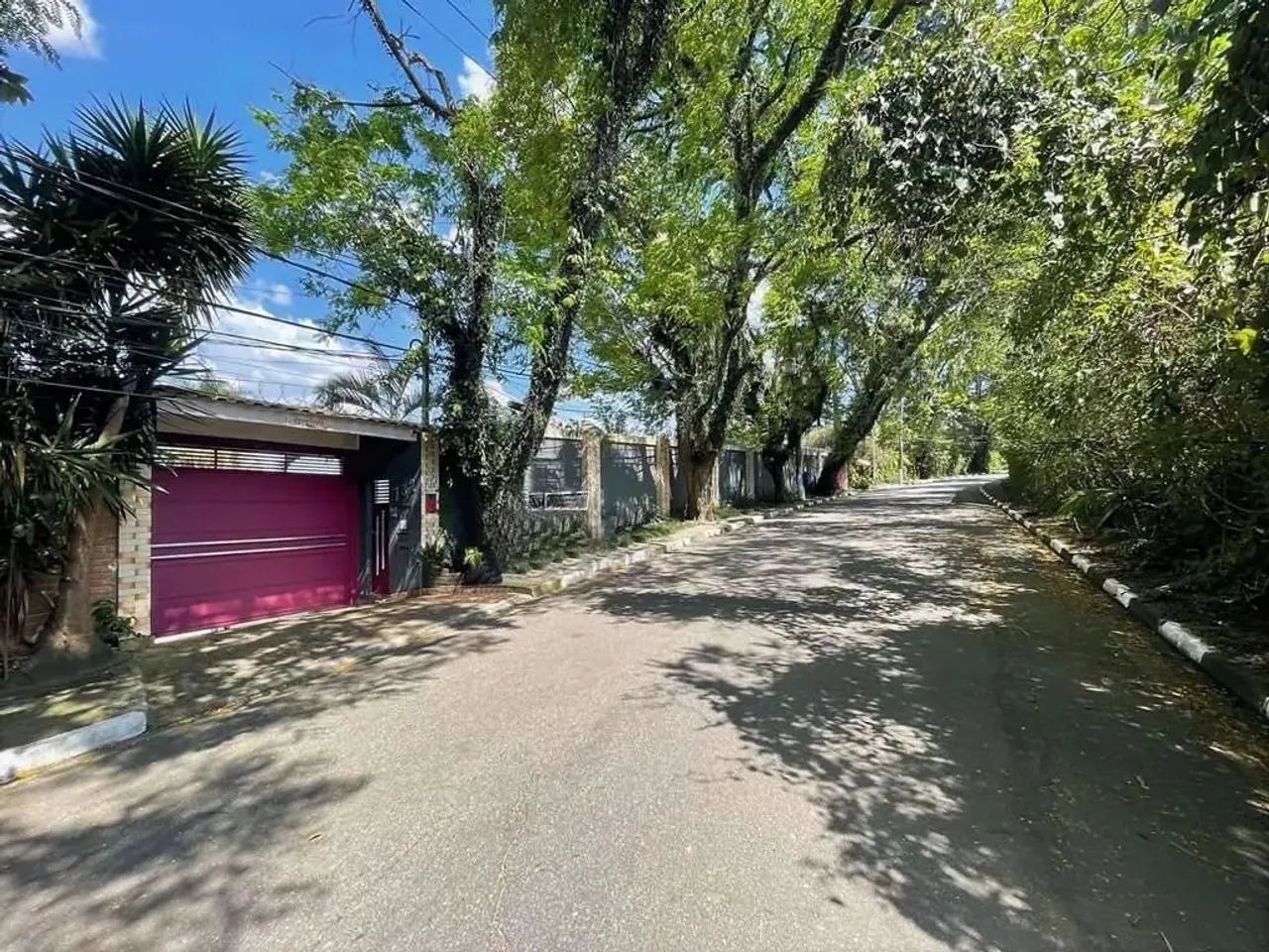 Casa Espetacular para Venda no Miolo da Granja Viana  Impecável, Completa e com Muito Char - Foto 2