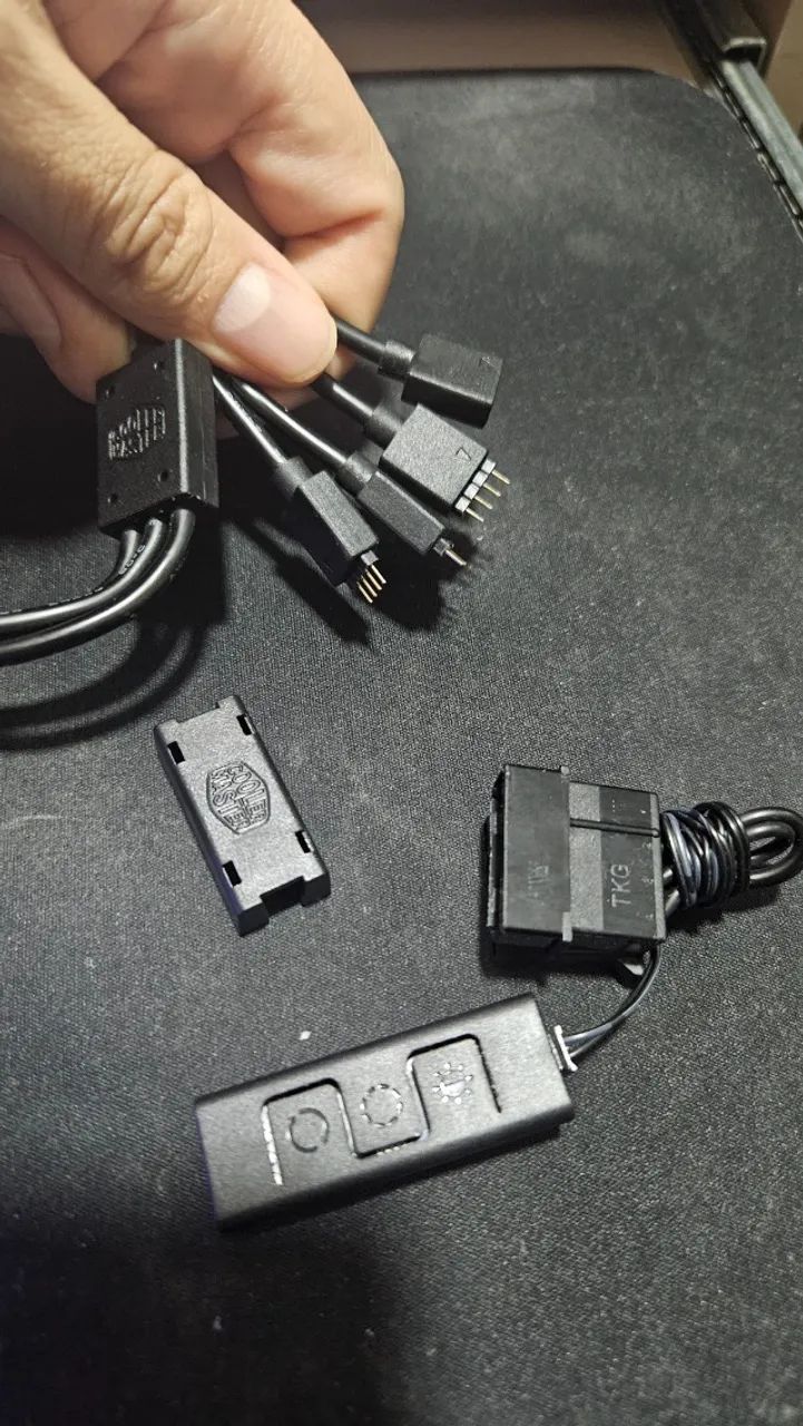 Controlador rgb com fio COOLER MASTER novo - Foto 2