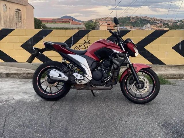 FAZER 250 VERMELHO FOSCO - IPVA 2025 pago - faz 36,4 KM/L - Só pegar e andar - Foto 4
