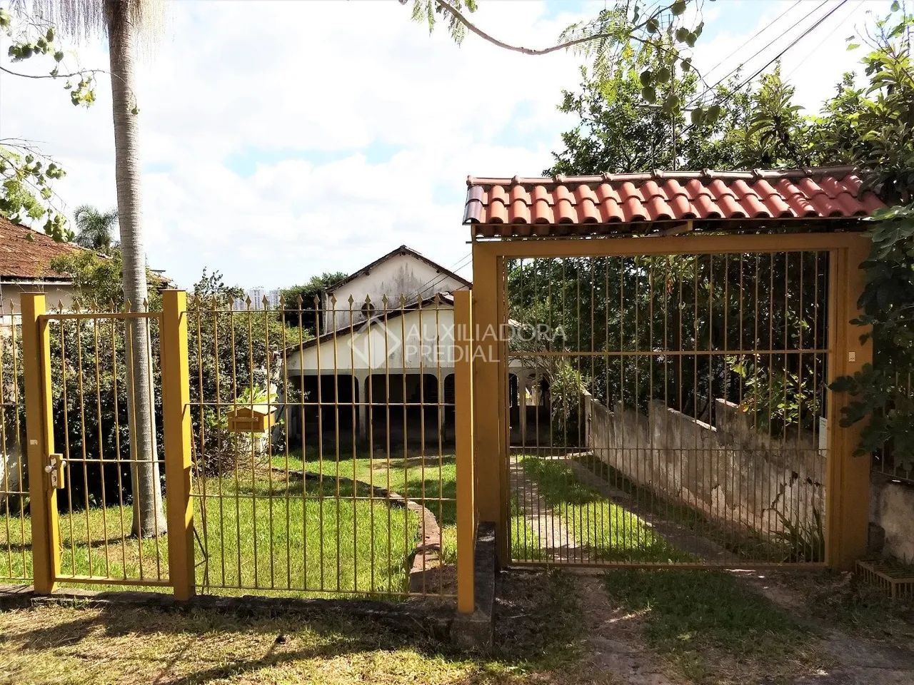 Casa com 04 dormitórios, 02 suítes, cozinha, varanda, ampla, bem ventilada, terreno com ót - Foto 4