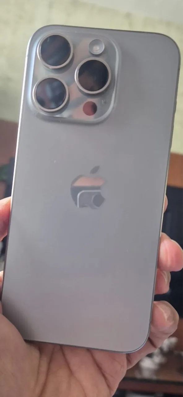 iPhone 15 Pro 256 G usado na caixa