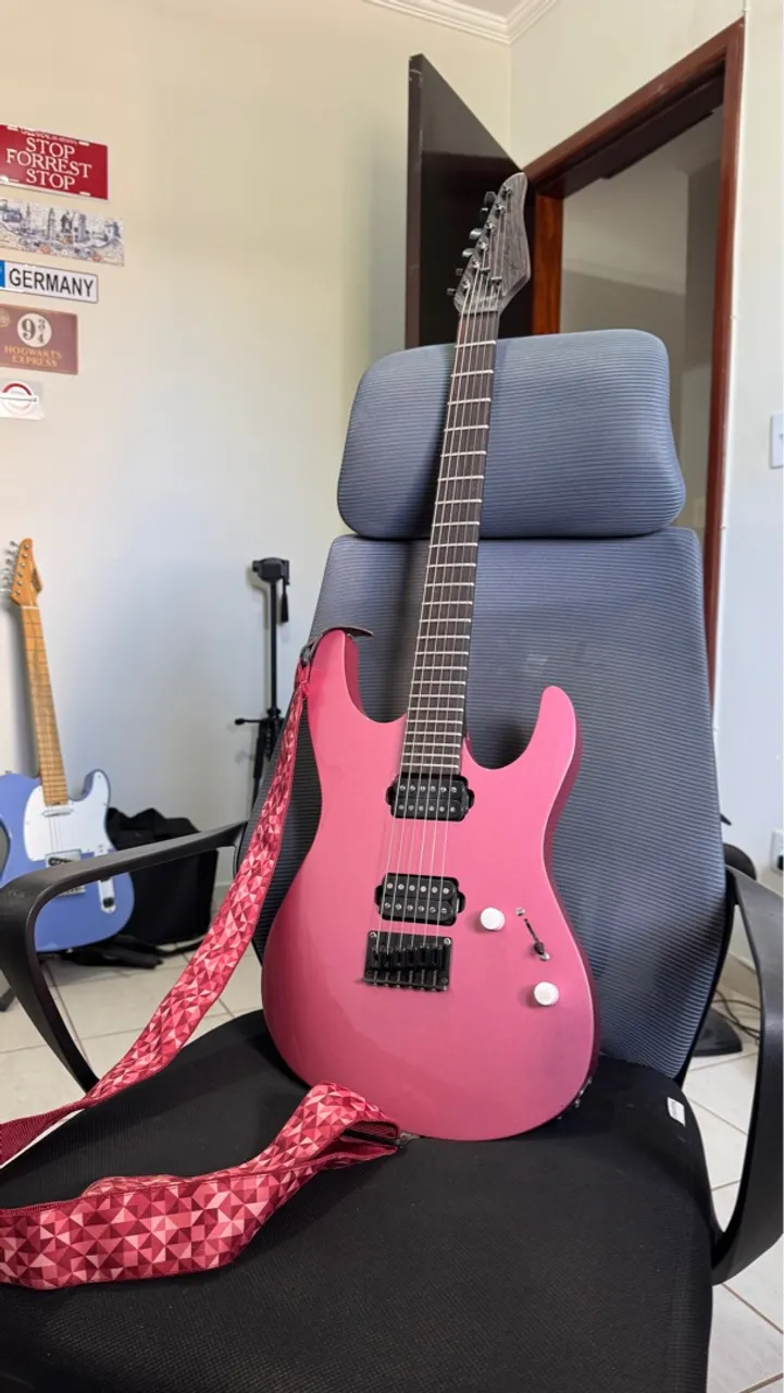 Guitarra Cartaman com malagoli e tarrachas Fender