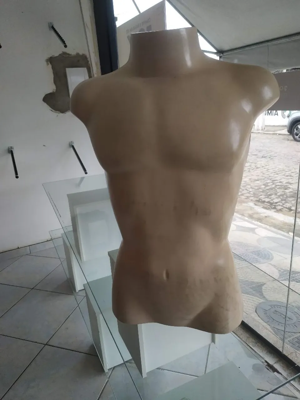 Repositores para loja de roupas e manequins masculino e feminino.