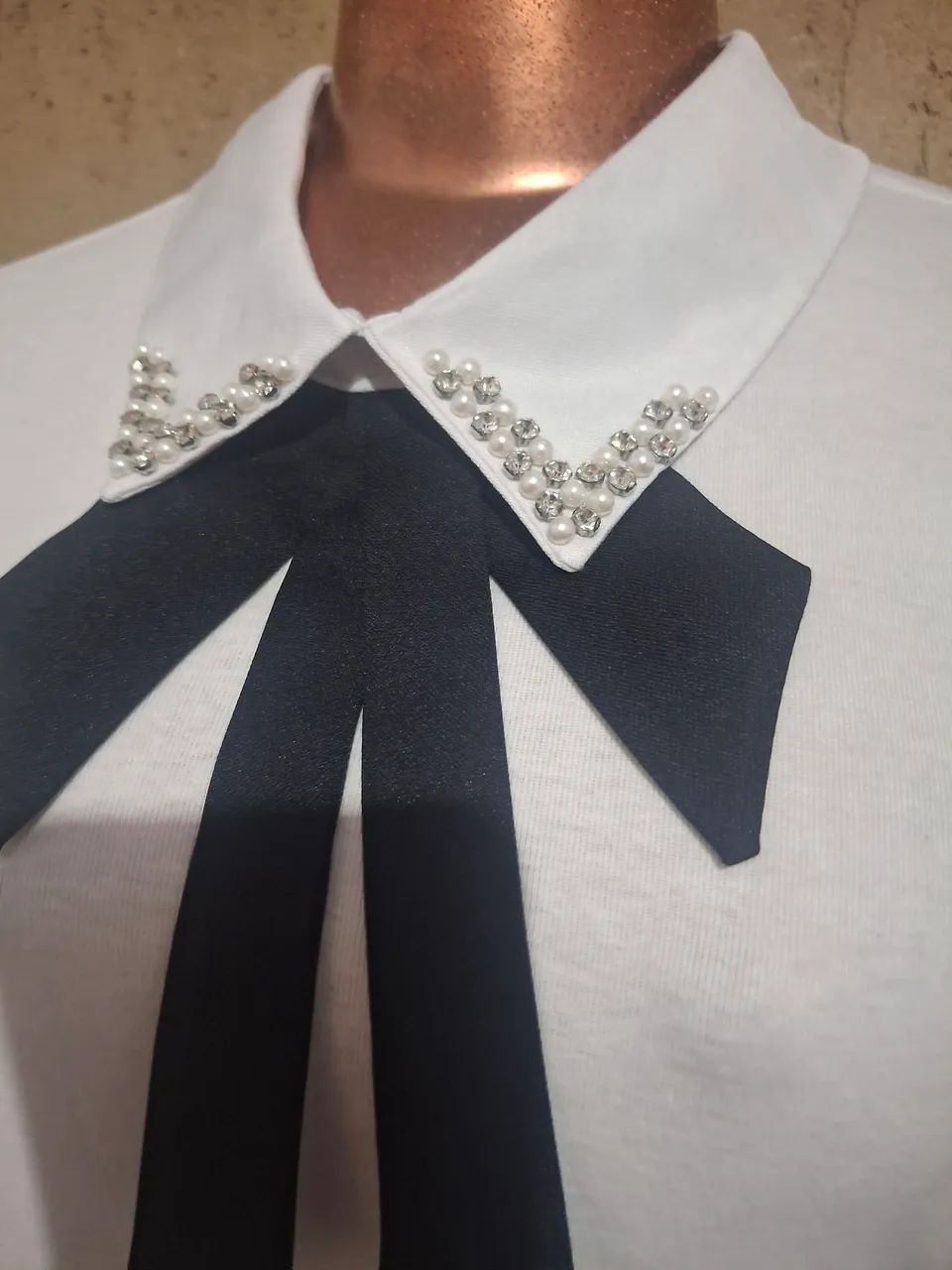 Vestido branco com gola com brilho e lacinho tm M/G - Foto 4