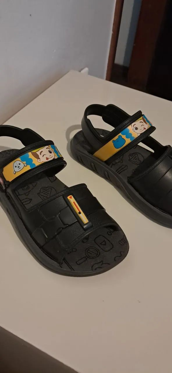 Sandálias infantis confortáveis e estilosas - Foto 2