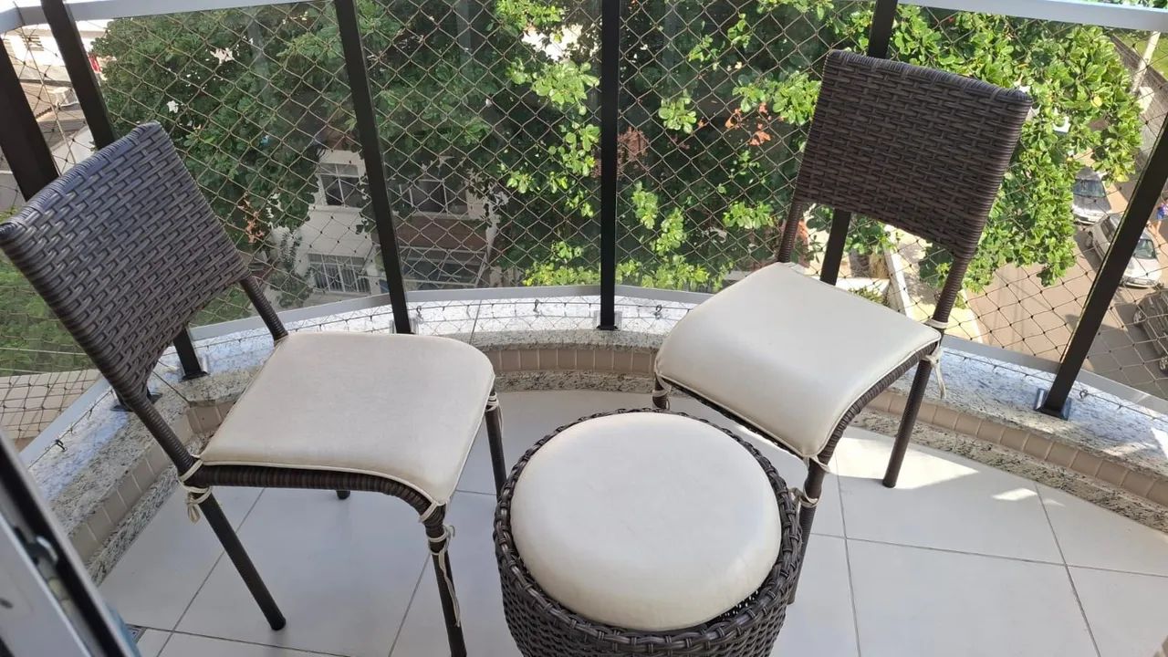 Conjunto cadeiras e puff para área externa