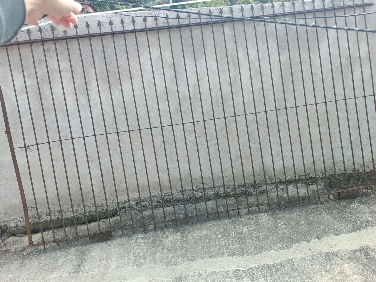 Portao de ferro e rodinha