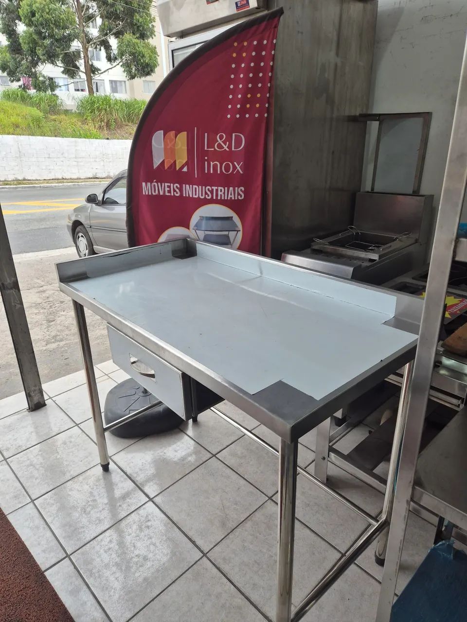 Mesa inox com gaveta - Foto 4