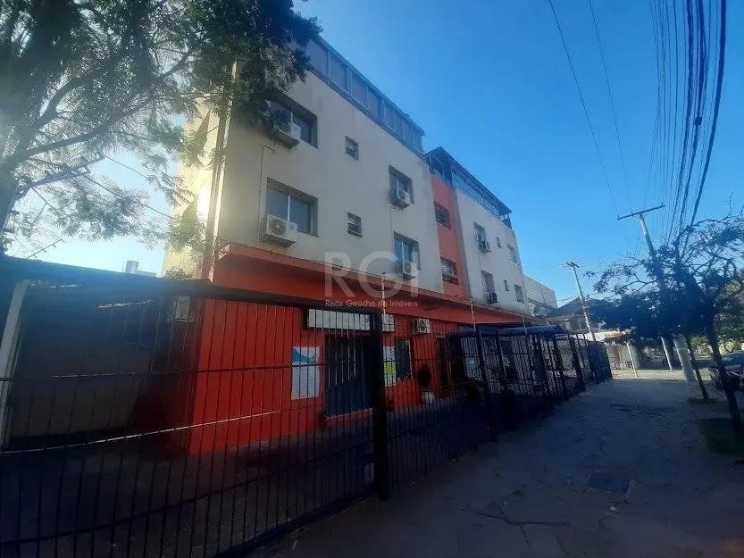 Excelente sala comercial no bairro Santana, junto ao a todo o comércio local. No segundo a