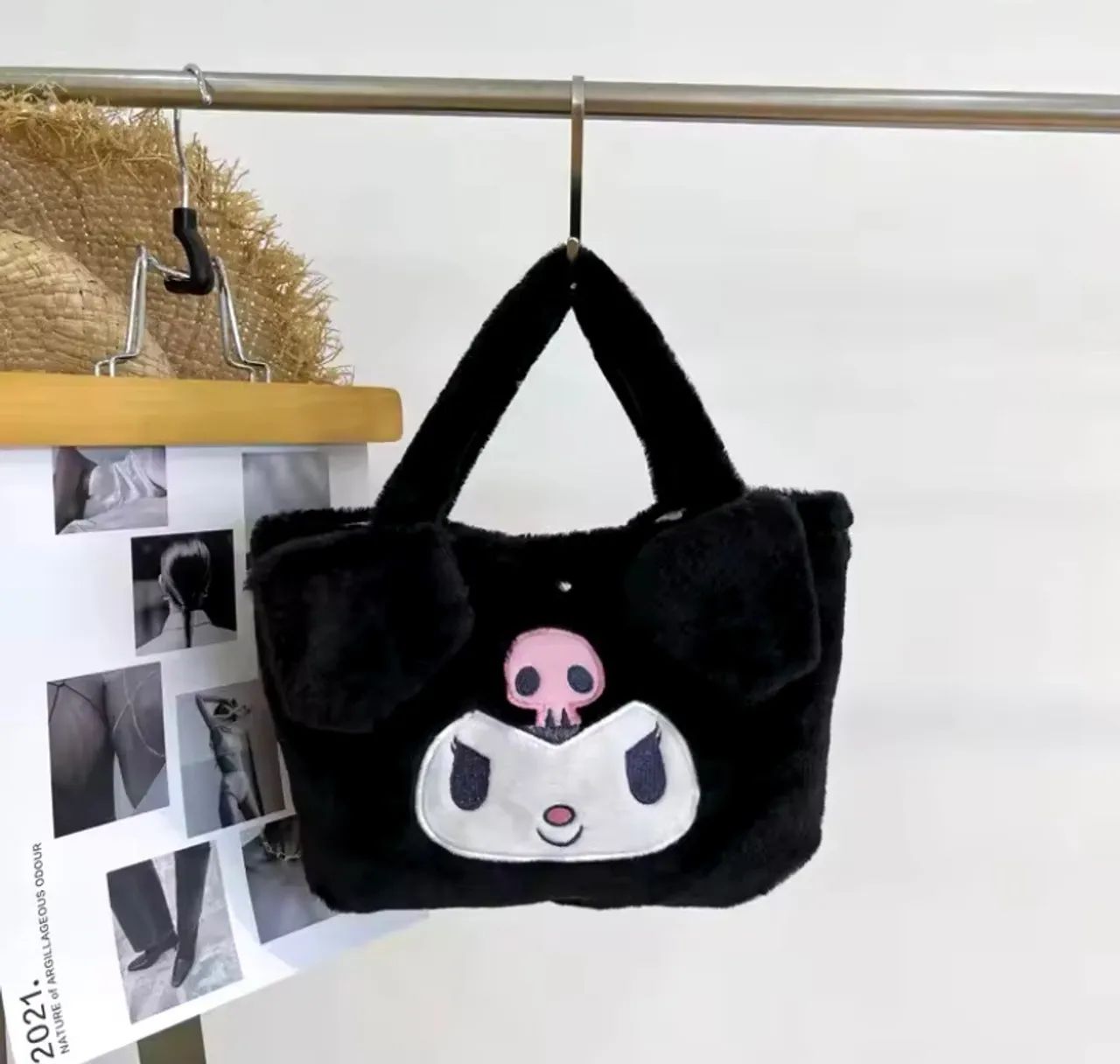 Kit 2 bolsas pelúcia turma da Hello Kitty  - Foto 3