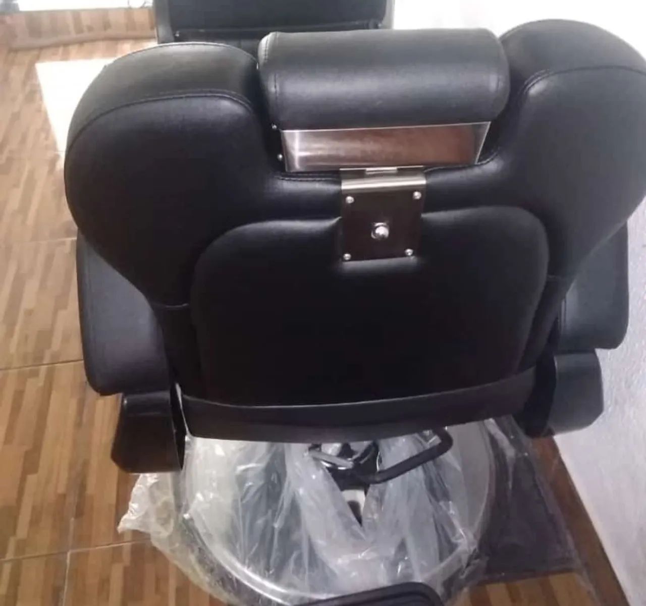 Cadeira de Barbeiro Reclinável - Conforto e Estilo! - Foto 4