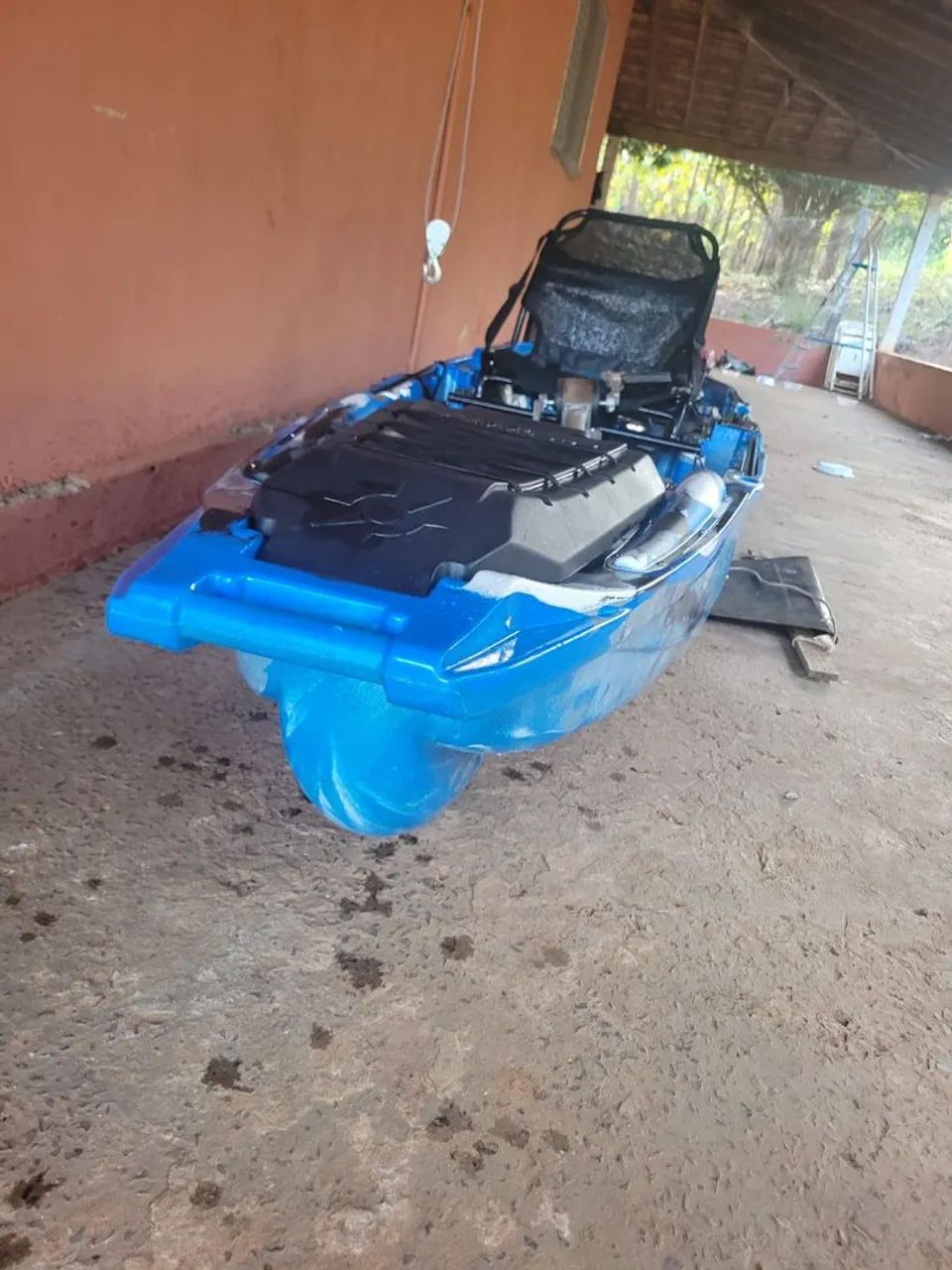 Caiaque Predador Milha Náutica com pedal kalamos semi novo os dois.