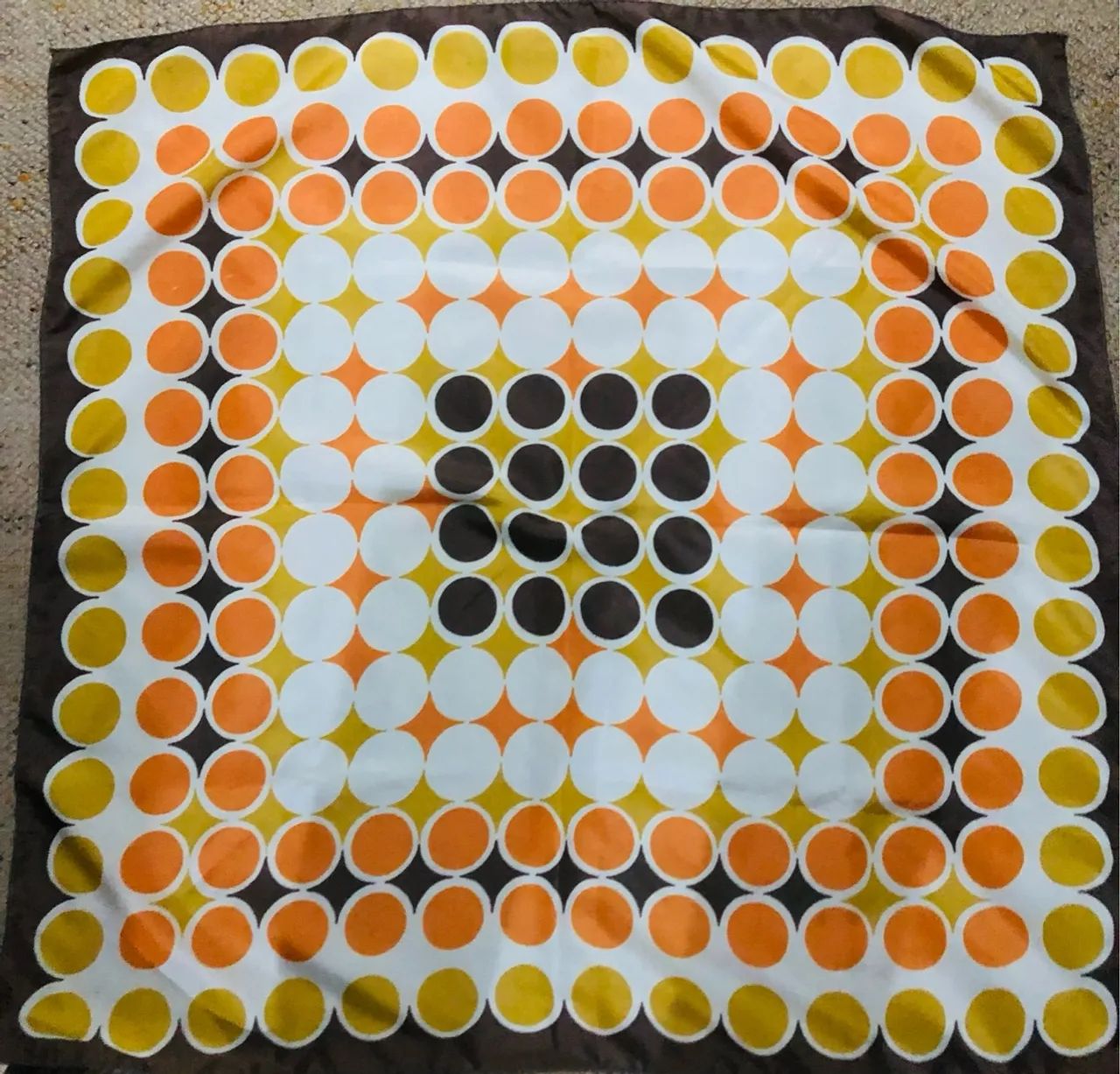 Lenço estampado com design retrô - Foto 4