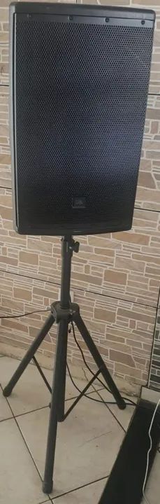 Caixa de Som Ativa JBL EON615 - Potente e com Qualidade