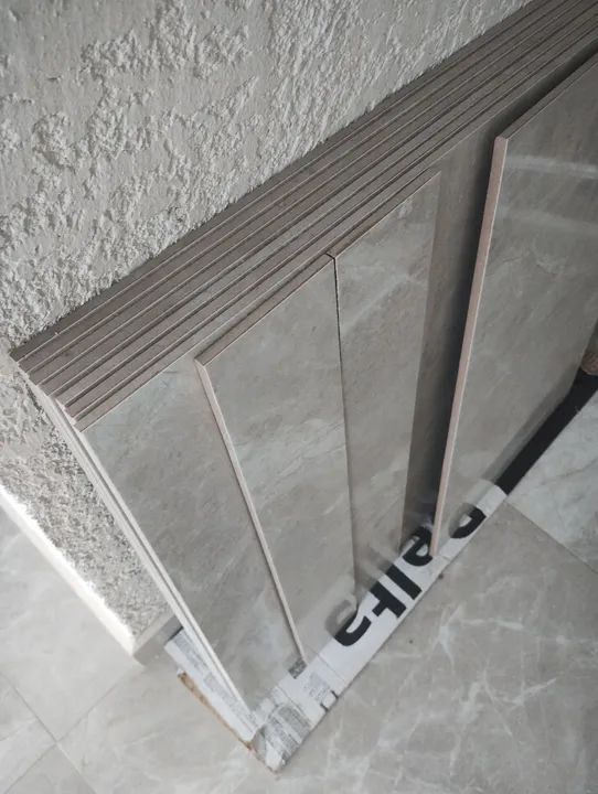 Porcelanato Cinza Fuji - Novo - 73x 73 - Foto 2