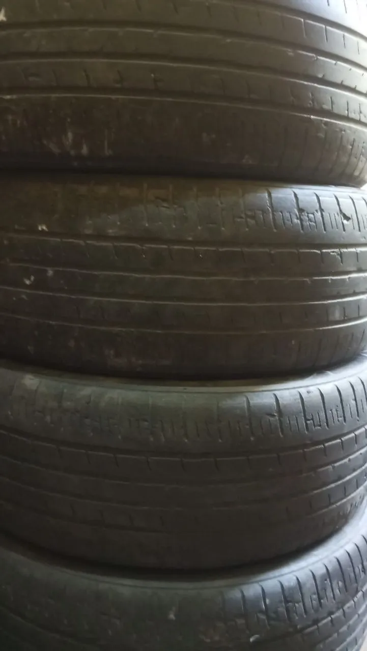 Conjunto de Pneus Usados Bons 