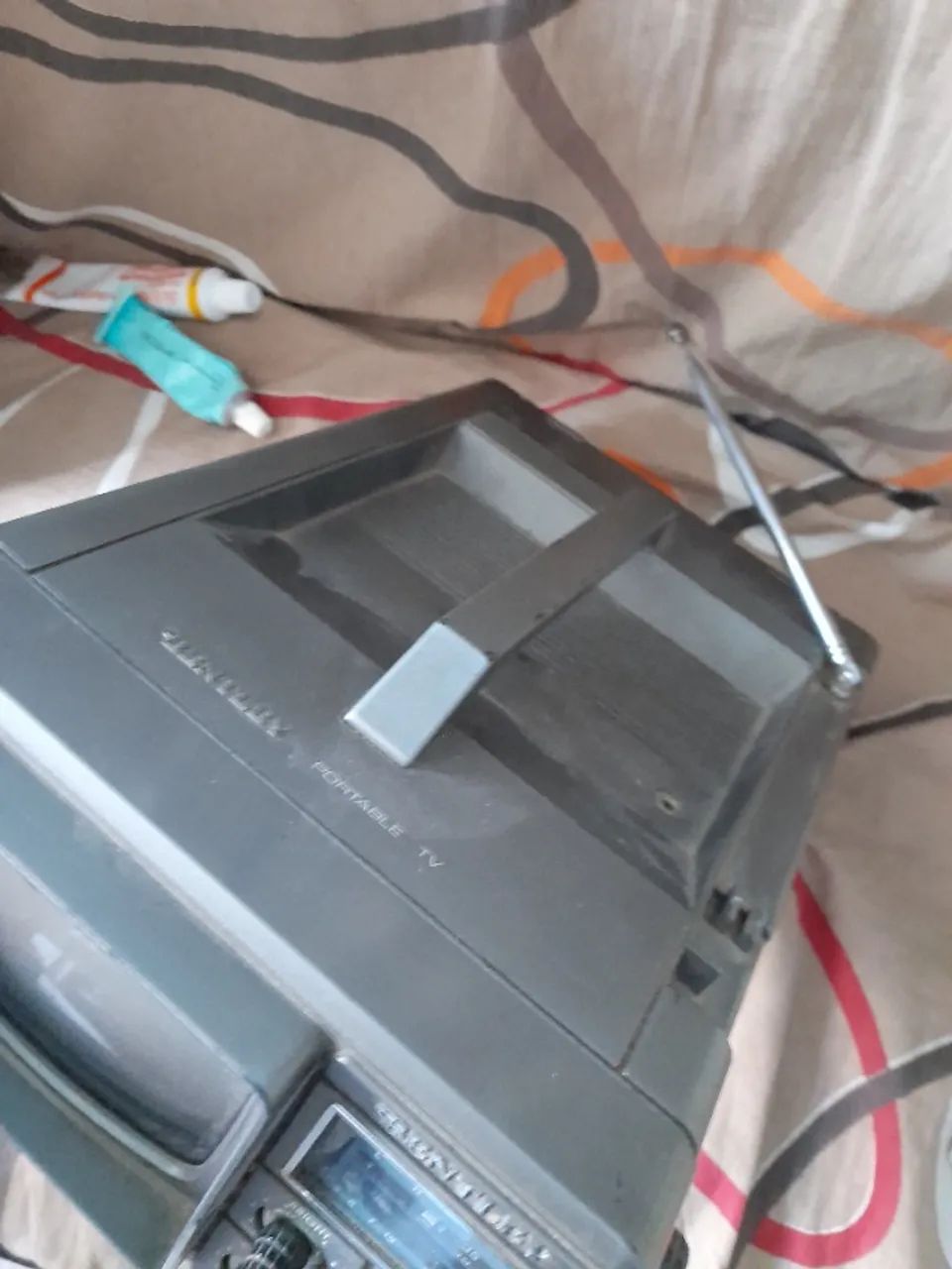 TV portátil retrô anos 80 - Foto 2