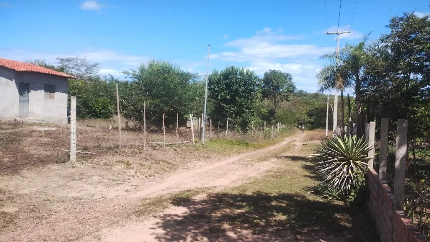vende-se casa com terreno
