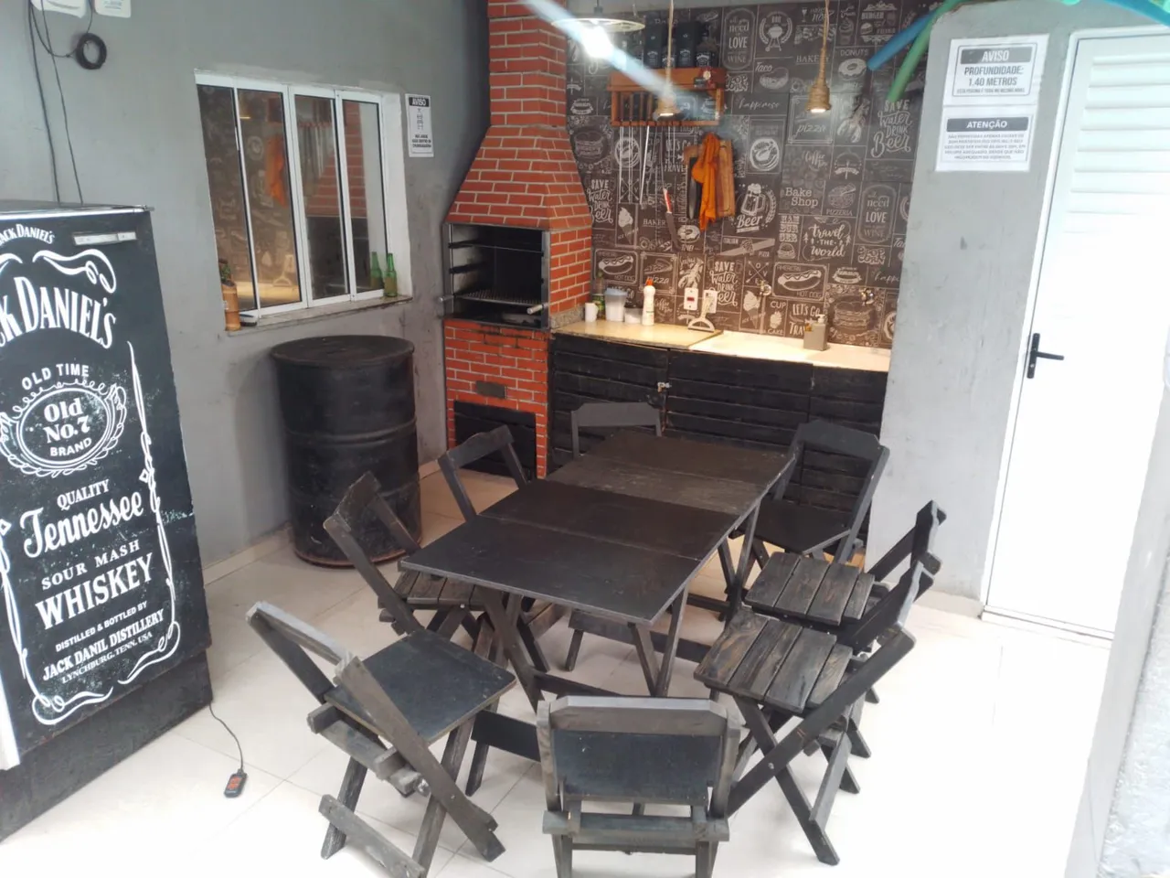 Espaço com piscina
