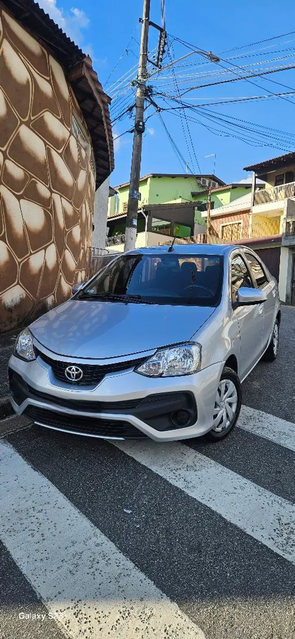 ETIOS SEDAN XS CAMBIO MANUAL EXCELENTE ESTADO