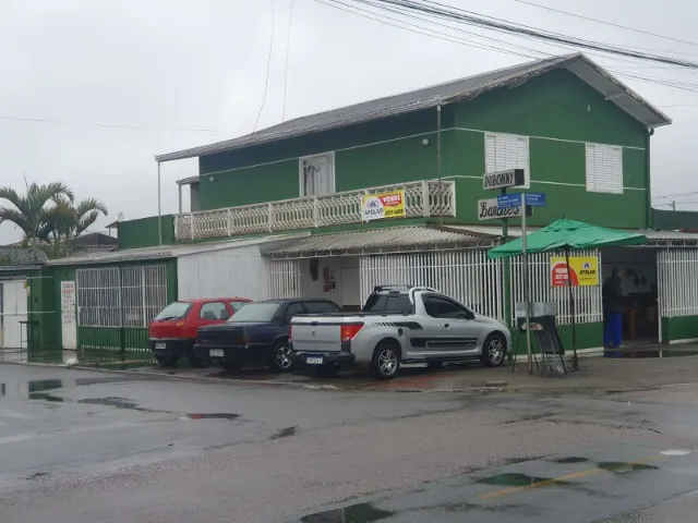 Vendo sobrado residencial e comercial, excelente ponto.