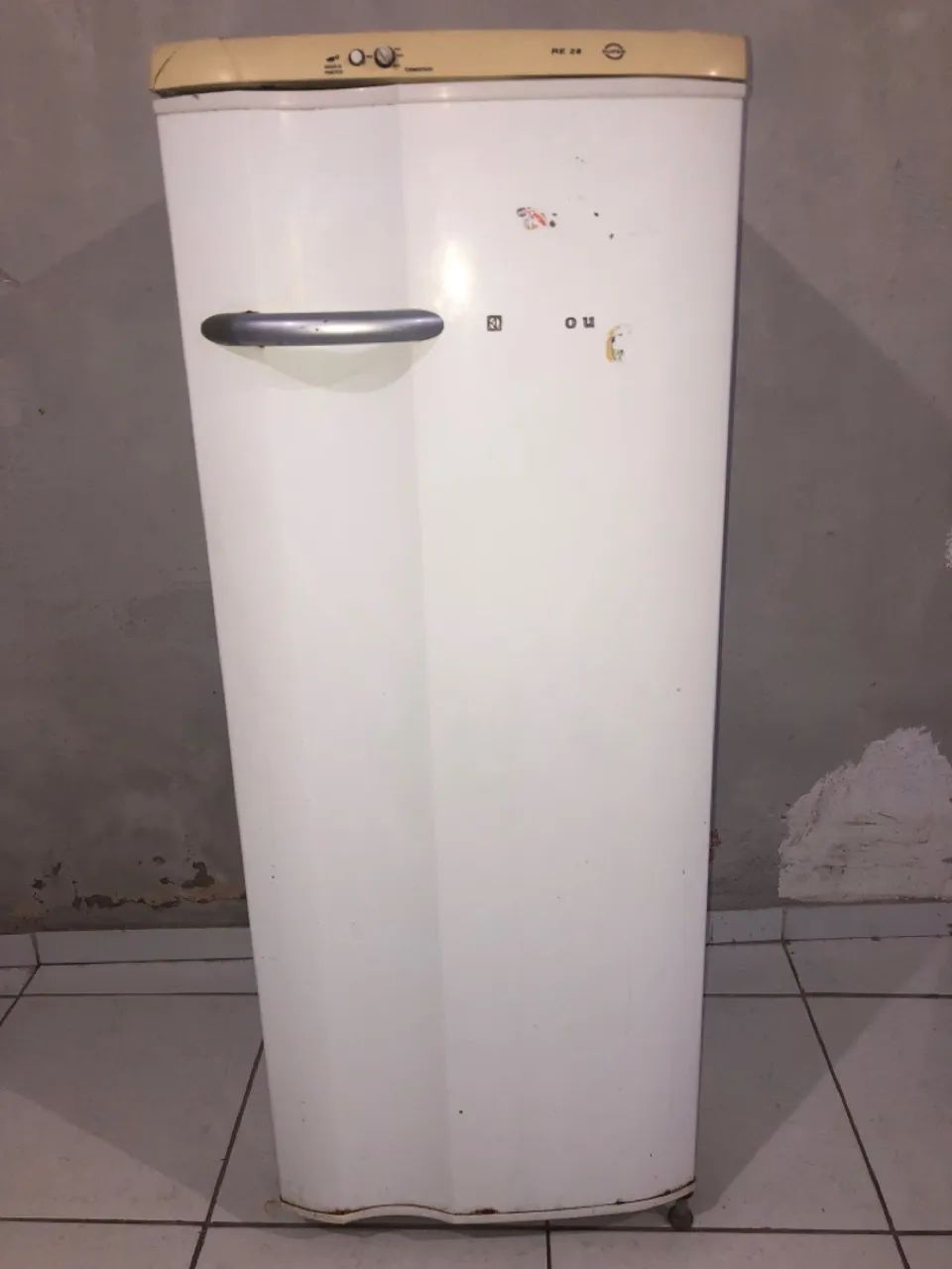 Geladeira conservada 