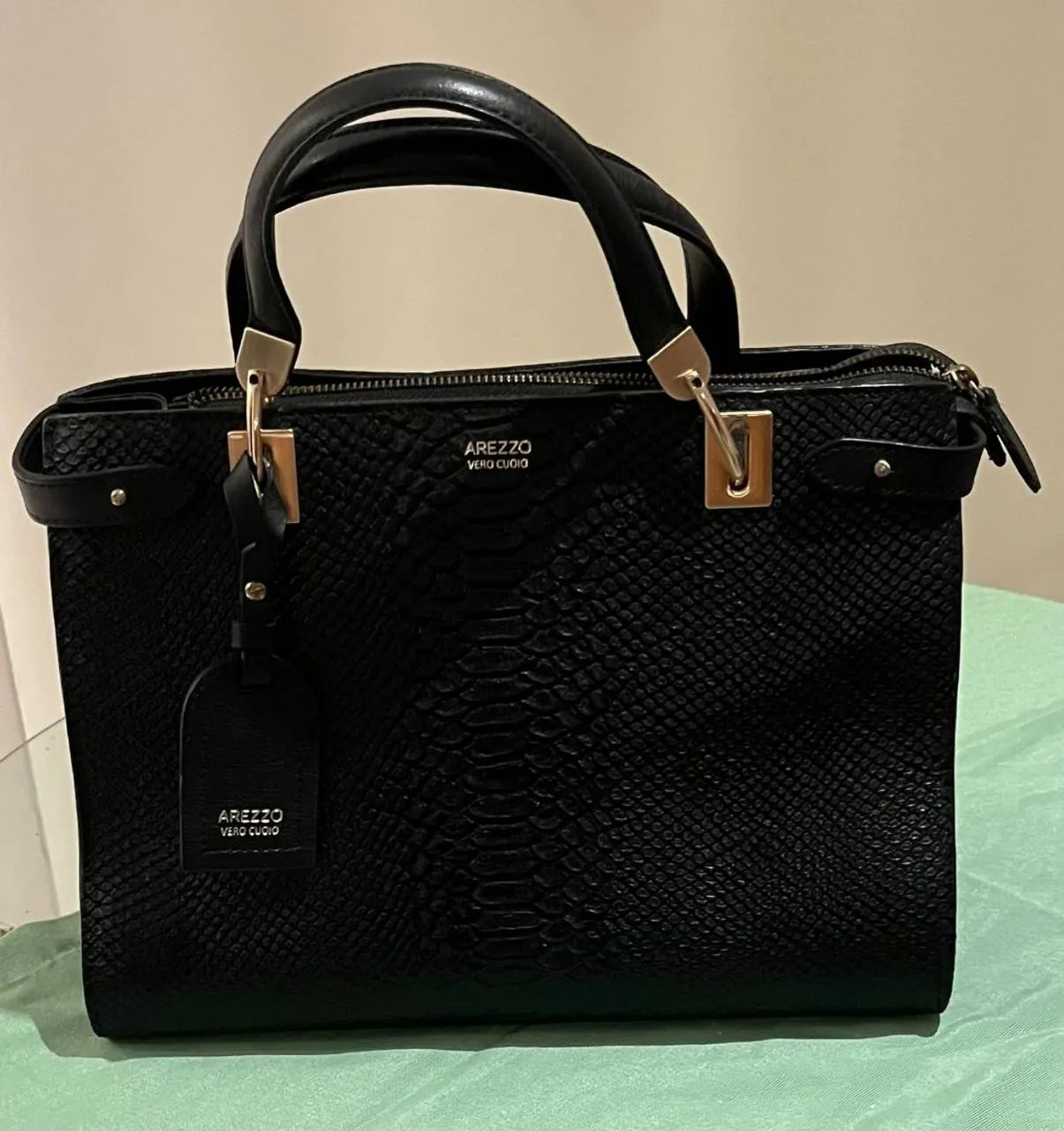 Bolsa em couro Arezzo