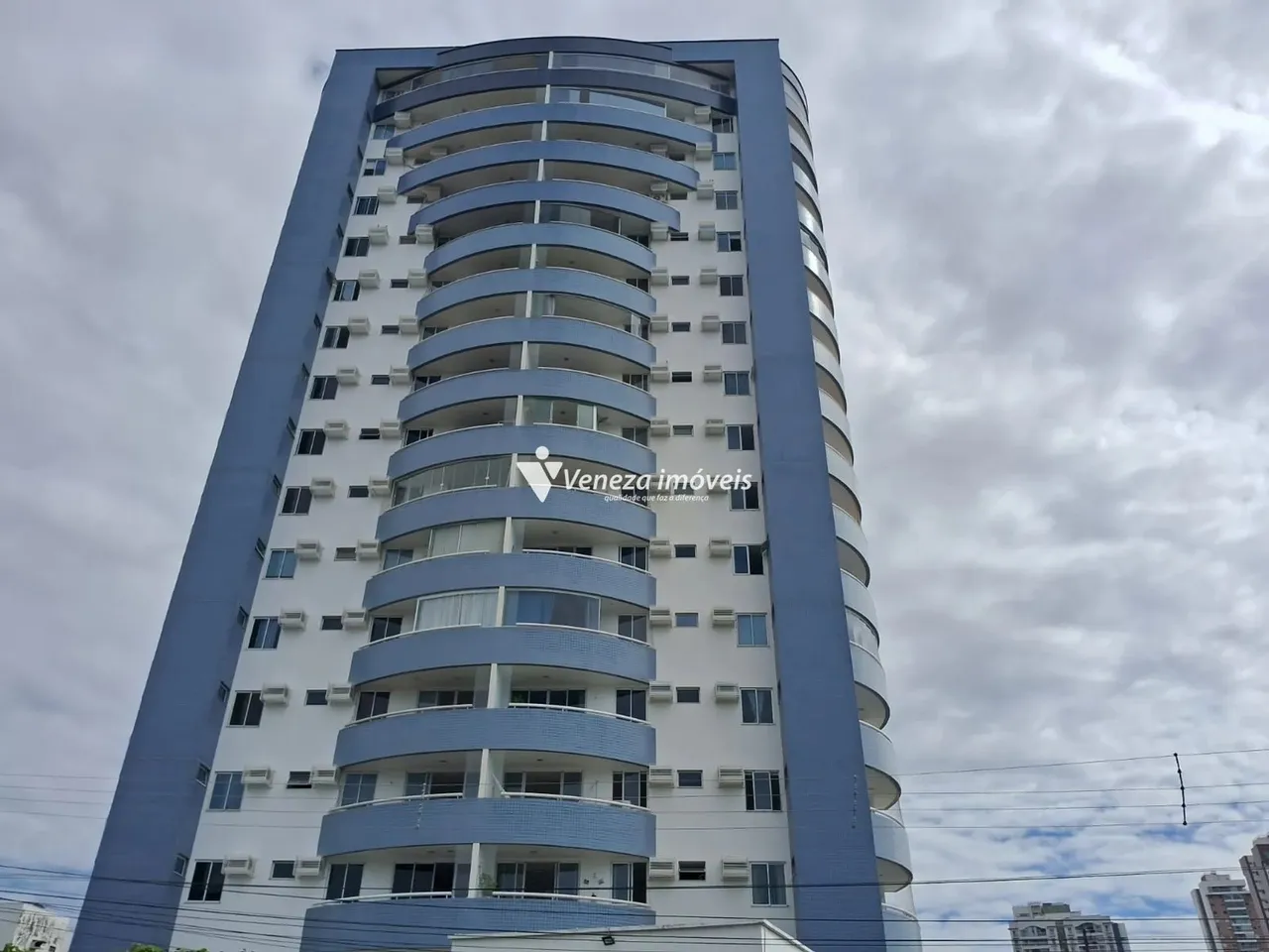 Apartamento semimobiliado no Edifício Turquesa para aluguel