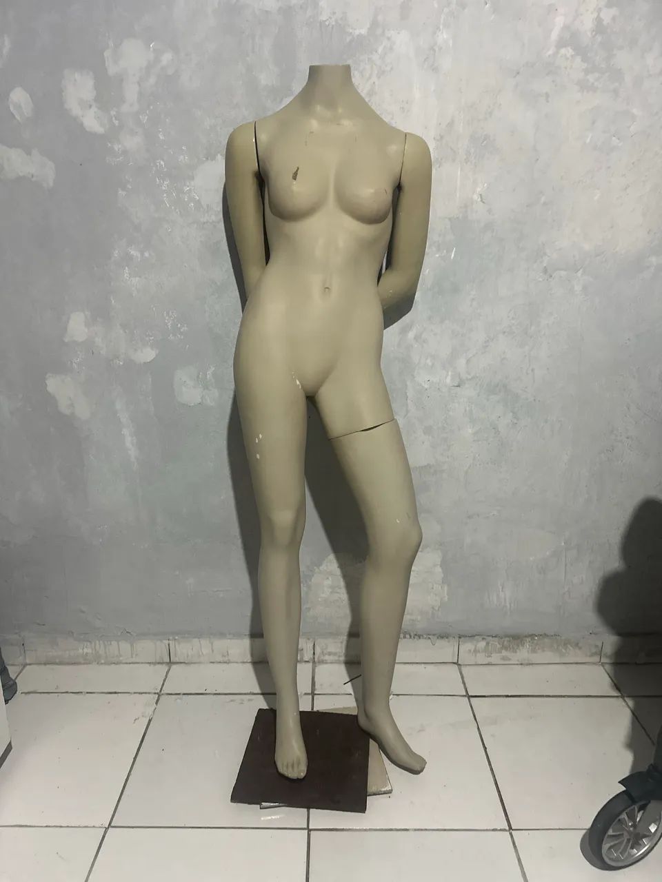MANEQUINS FEMININO SEMINOVO