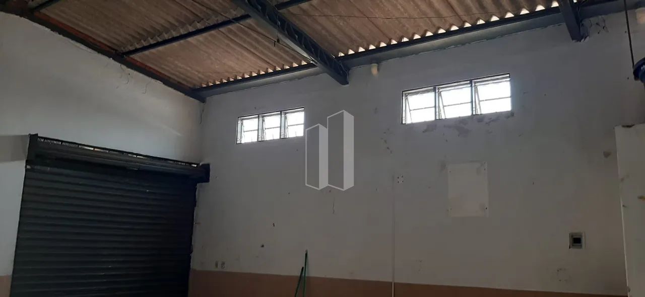 Galpão comercial com mais dois imóveis no lote no Residencial Santa Fé