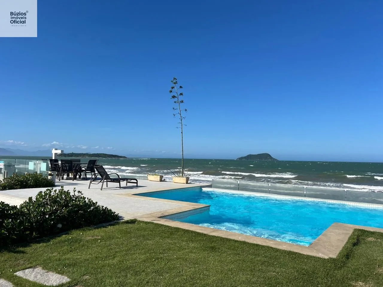 Casa em Condomínio pé na areia