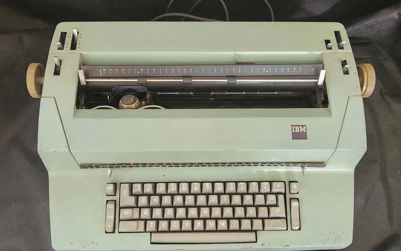 Máquina de escrever Elétrica IBM - Funcionando - Foto 2