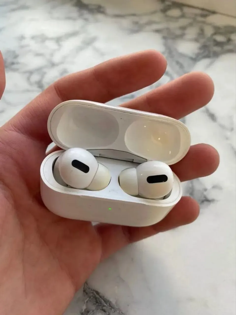 AirPods Pro - Sem Fios e com Cancelamento de Ruído