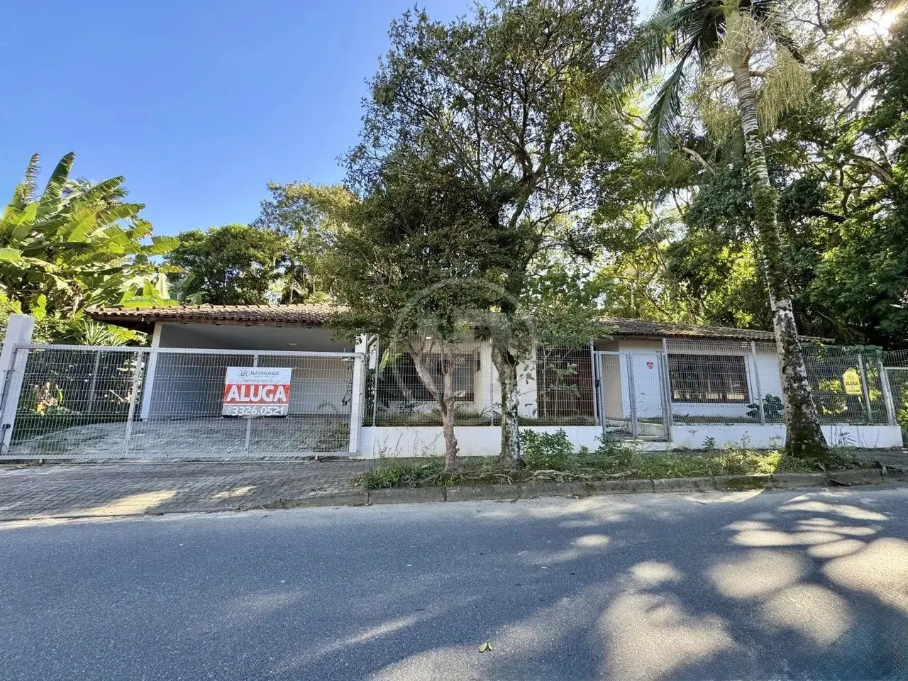 Casa Comercial Ampla com 8 Salas e 2 Lofts para Alugar na Rua Chile - Ponta Aguda, Blumena
