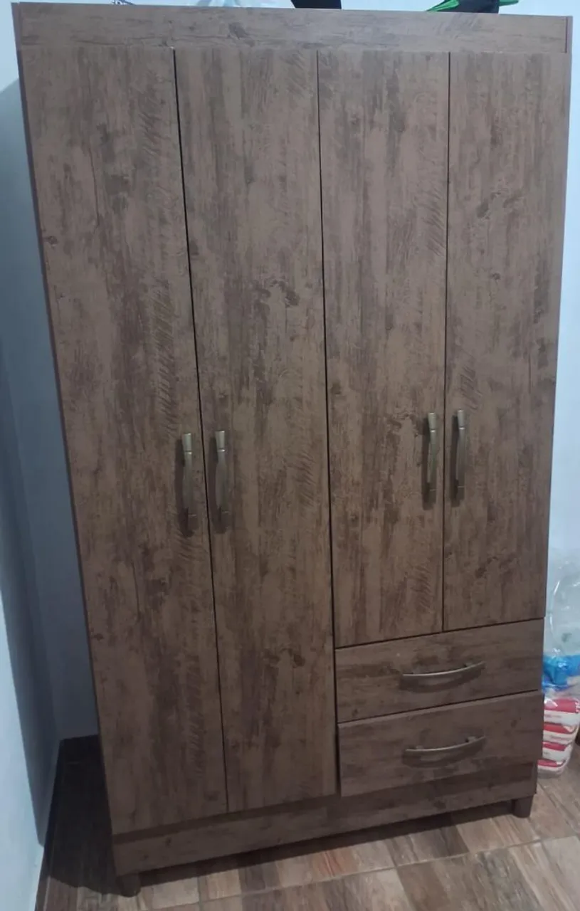 Guarda-Roupa Amadeirado 4 Portas com Gavetas