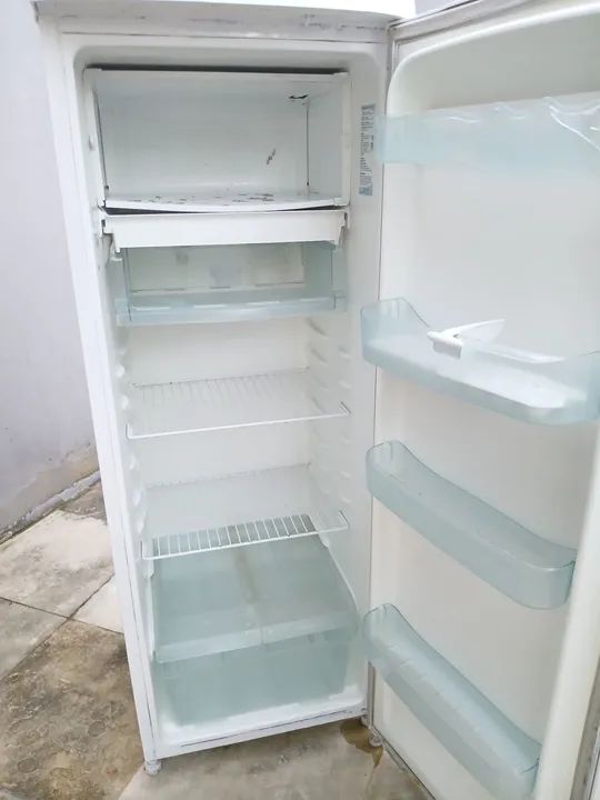 Geladeira eletrolux gelando ENTREGO  - Foto 4