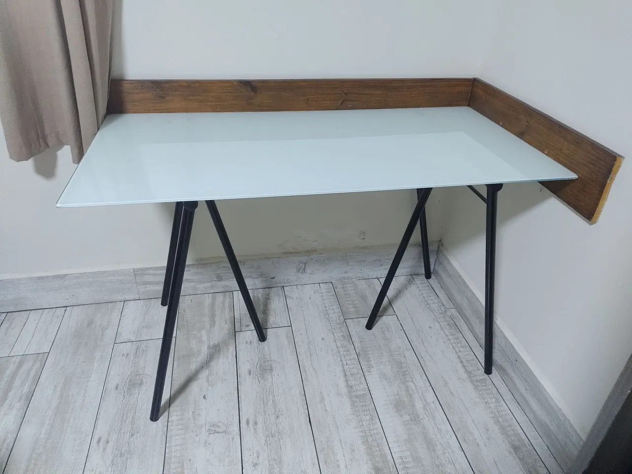 Mesa de Escritório em Vidro com Estrutura em Aço