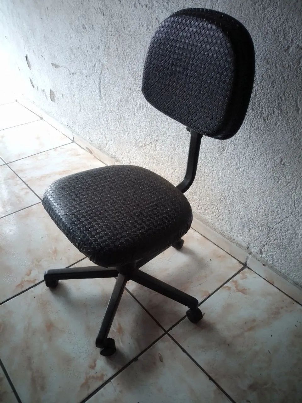 Cadeira de escritório, está em ótimo estado de conservação  - Foto 2