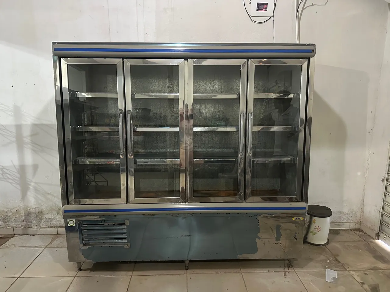 Expositor Refrigerado 4 Portas em Aço Inox