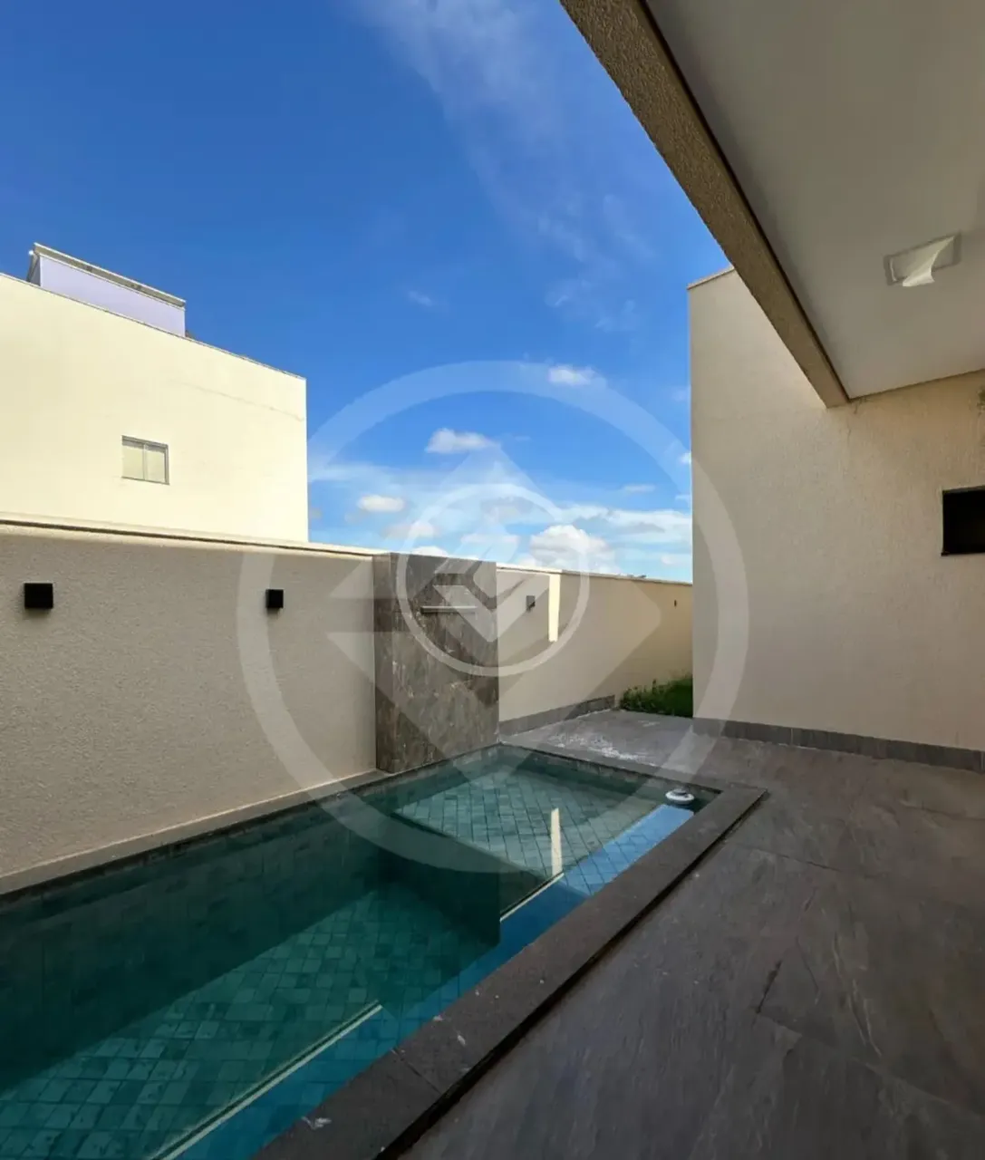 CASA PARA LOCAÇÃO NO CONDOMÍNIO PRIMOR DAS TORRES COM 3 SUÍTES - CUIABÁ-MT - VALOR: R$7500