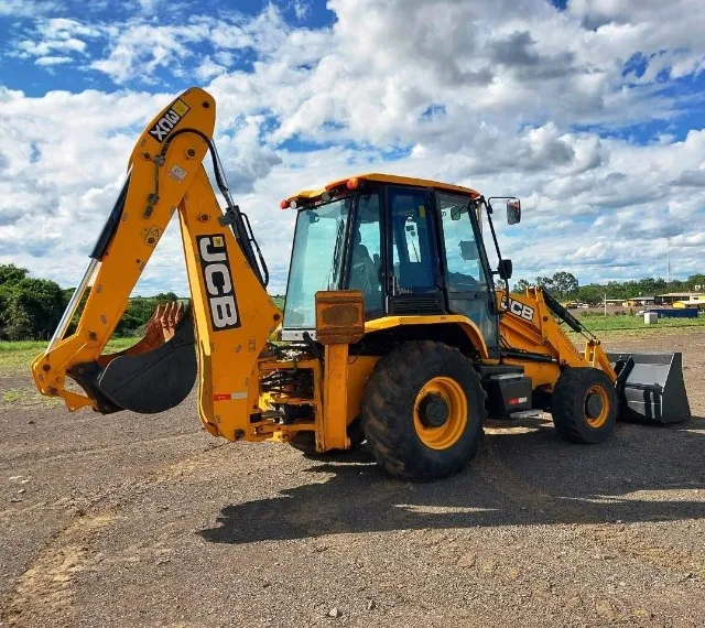 Vende-se trator jcb 2020