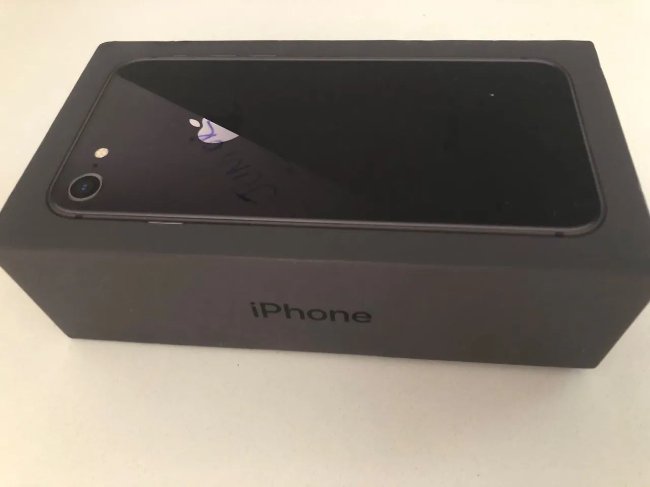 Caixa de IPhone 8 (não é telefone é caixa original)
