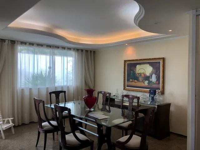 Casa com cinco suítes na Cidade dos Funcionários -  403m²
