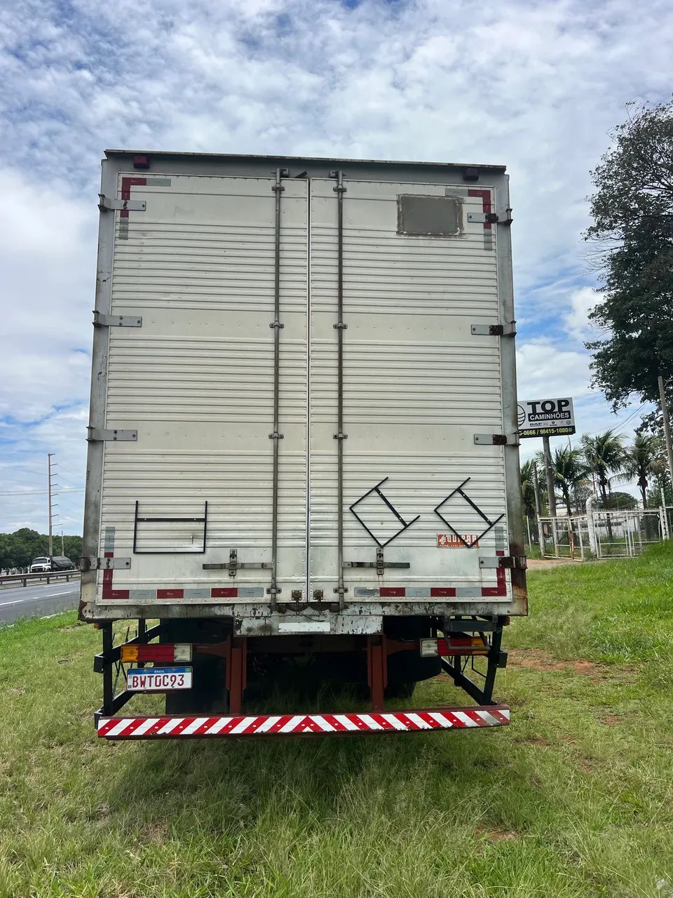 MERCEDES BENZ 1516 6X2 TRUCADO BAÚ 8.90 METROS 1976 / 1976  - Foto 5