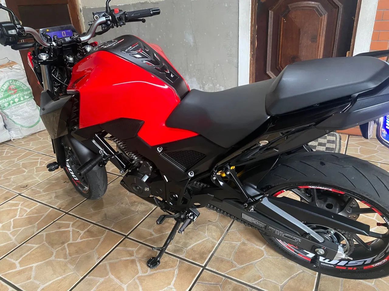 CB300F 2024 - Foto 2